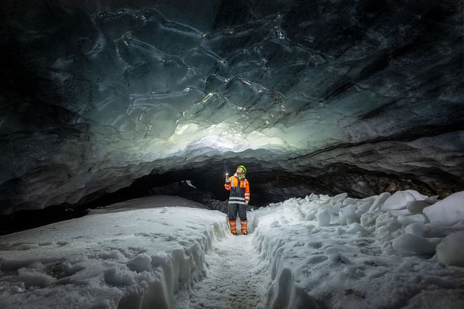South Coast & Ice Cave offbeat adventure