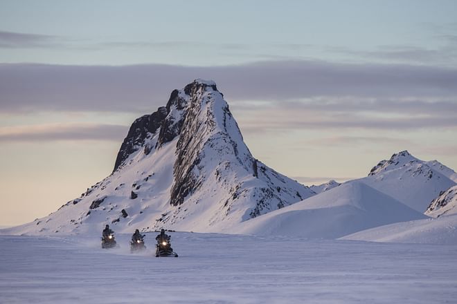  GOLDEN CIRCLE AND GLACIER