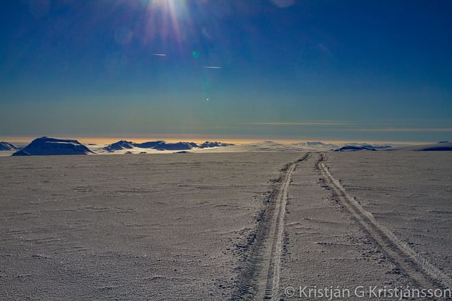 Golden Circle & Glacier, optional snowmobile tour