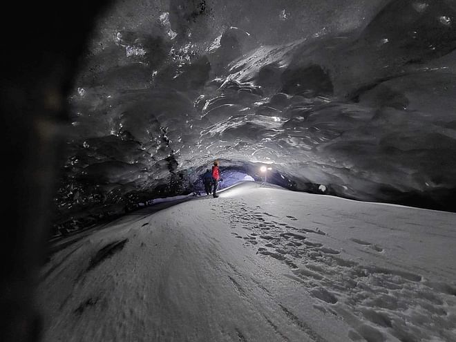 South Coast & Ice Cave offbeat adventure