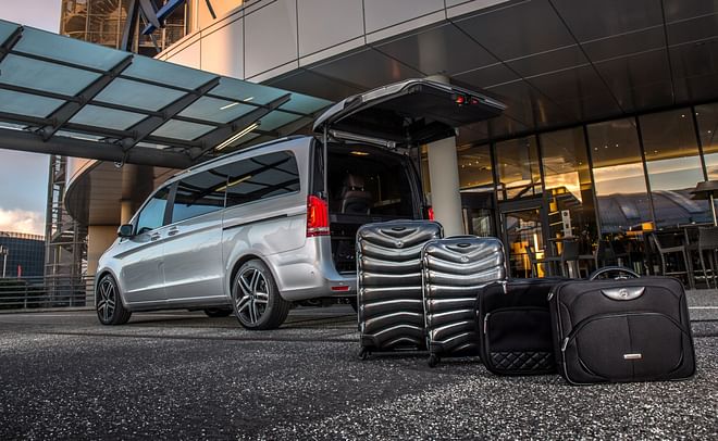 Private transfer to and from Keflavík Airport/Reykjavík to Hvammsvík